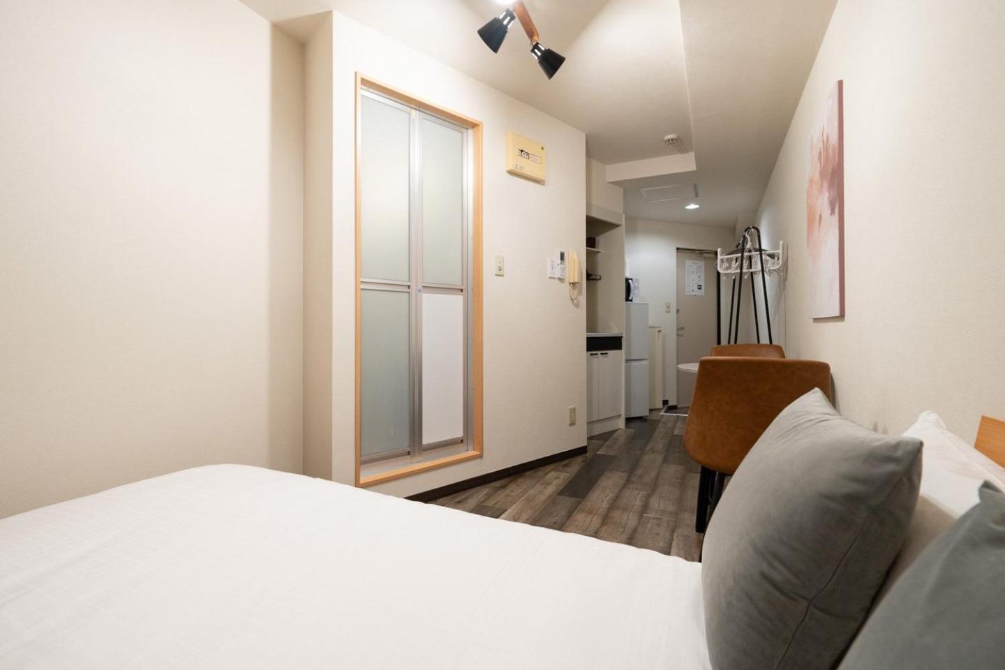 Shinjuku Okada Building Apartman Tokió Szoba fotó